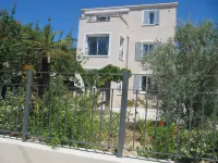 LUXURY T3 WITH GARAGE 150m FROM THE PORT