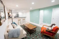 2-Bedroom Apartment with Kitchen in Lander