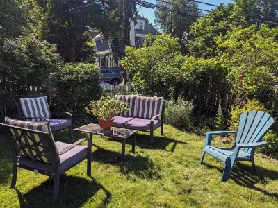Stroll to Uvm & Church St, Cozy 1-Bdrm Burlington Apt