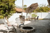 Cozy Home 20 min to Beach! Private Backyard. Pet Friendly Hotels in San Carlos Park