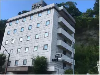 露櫻 Court 飯店韭崎店 甲斐市竜王武道館附近的飯店