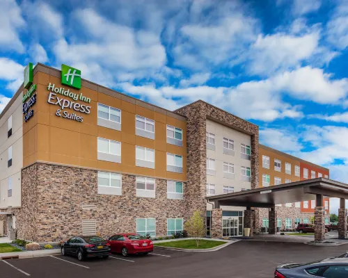 Holiday Inn Express & Suites Rice Lake by IHG Hotels in Barron County