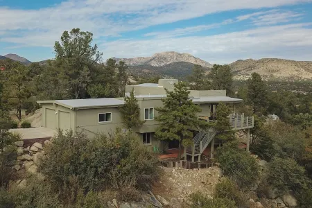 Prescott Vacation Rental –4Br/3BA Home w/King Beds, Boulder Views & Near Downtwn Отели в г. Явапаи