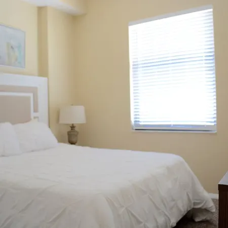 Clearwater Beach Condo 3 BR fits 6-8 ppl