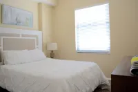 Clearwater Beach Condo 3 BR fits 6-8 ppl