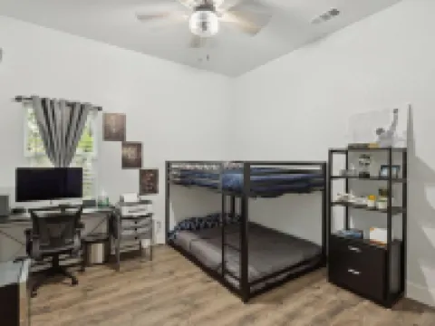 Minutes from Canyon Lake! Custom 3 Bedroom Home W/ Fire Pit. Perfect Location! スプリング・ブランチのホテル