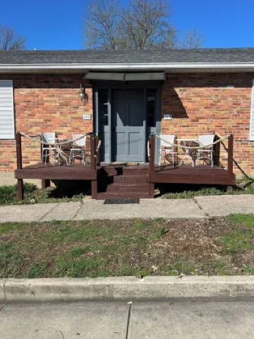Riverside Retreat ~ One Story ~ 3bd/2ba ~ Steps to the River & Main St
