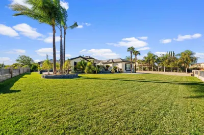Spacious 4-bedroom house in delightful Riverside with WiFi, AC Hotel in zona Riverside Metropolitan Museum