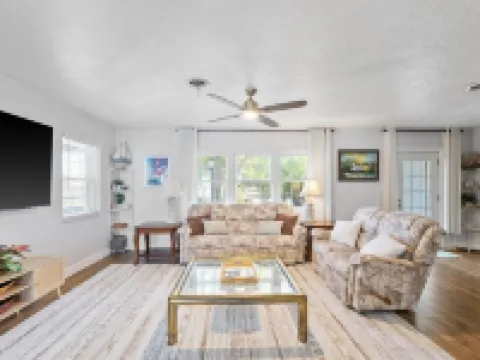 3/2.5 Private Sarasota Pool Home. Close to Beaches. Fenced Yard. Pet Friendly Hoteles en Whitfield