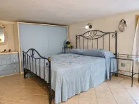 Casa Mamma Rosetta, one step away from the sea, the mountains and the cycle path Hotels in Civezza