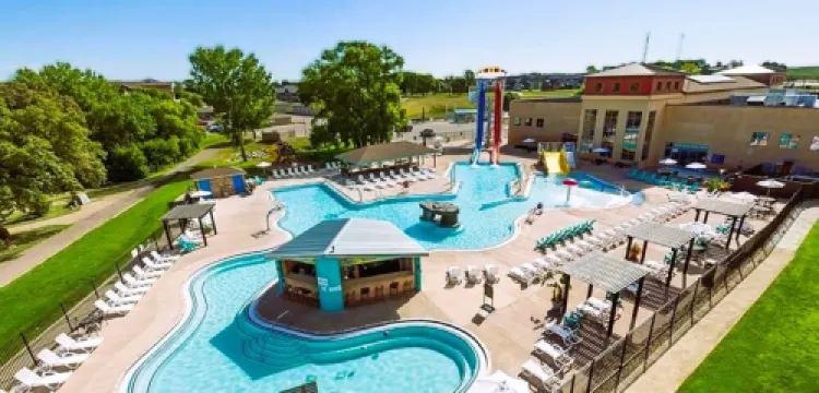 3-bedroom Cabin 13 in Bridges Bay, with on site eating and in/outdoor pool.