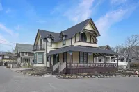 Soulas Martha's Vineyard Victorian Beach House, Walk to Inkwell Beach & Town