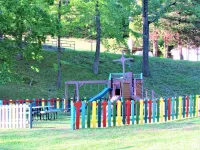 Tiny Home at Kentucky Lake's Lynnhurst Family Resort Hoteles en Condado de Calloway