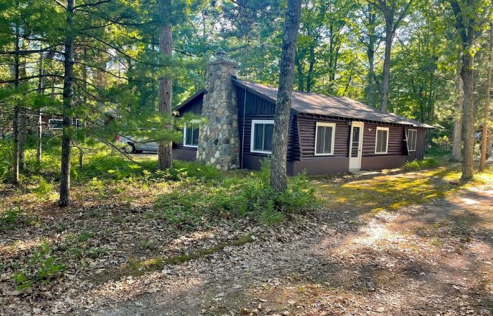 Family Fun: Torch Lake Cottage with Private Beach Access - Kayaks & Sup Provided