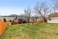 Charming Gardiner Home Steps from Yellowstone - 4-نجوم