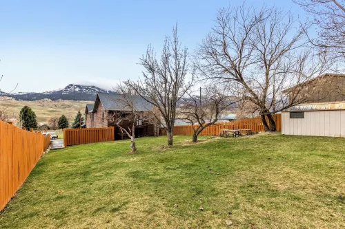 Charming Gardiner Home Steps from Yellowstone