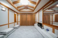 Hadong Seomjingang Hotel - parking