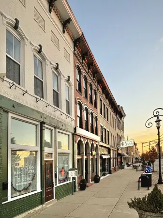 Luxury 1BR/BA Loft in the Heart of Downtown Marshall