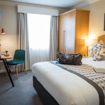 Holiday Inn MANCHESTER - WEST by IHG Отели рядом с достопримечательностью «Каслфилд»