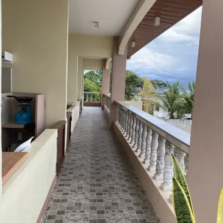 Kellocks' Seaview Apartelle