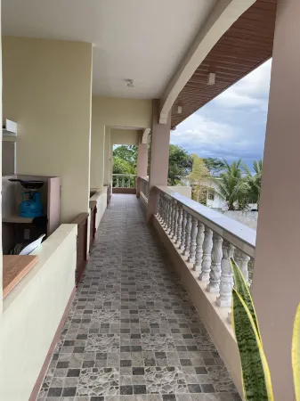 Kellocks' Seaview Apartelle