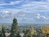 Studio-LickeyHills-NearAttractions-Garden-1 Pet Ok - Holiday Apartments