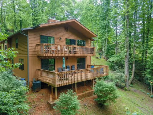 Mountain Creek Escape - 2 Living Rooms, Decks, Fire Pit!