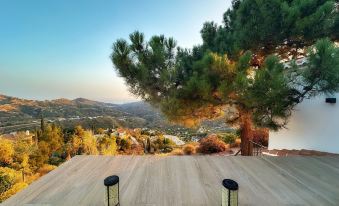 House Sleeps 4 - Parking-Balcony-SeaView - New