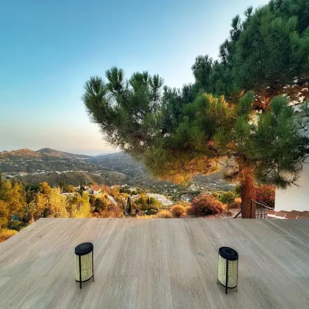 2 Bed Villa - Sleeps 4 - Hot Tub - Parking