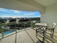 Charming Studio for 2 - Pool Views - Next Door to Alys! - vue mer