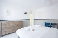 Elegant Coastal Haven Fully Renovated 3-Bedroom Apartment