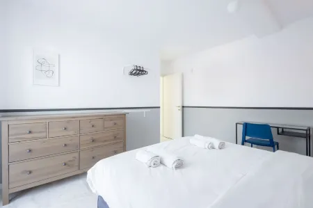 Elegant Coastal Haven Fully Renovated 3-Bedroom Apartment