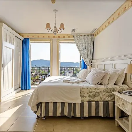 Sophisticated Penthouses at IL Campanario Resort Ilctopm Отели рядом с достопримечательностью «Пляж Жюрери»