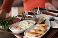 Mona Glamping Caravan Suites - Aamiainen