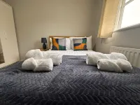 Spacious 4 Bed House with Parking in Wolverhampton