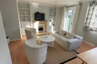 3-Bed Apart Sleeps 5 w Garden Parking & Pets Ok - Condos