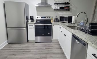 Renovated 2 Bed Walltown Home Walk to Duke! A