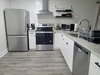 리노베이션된 2 베드룸 월타운 홈, 듀크까지 도보 거리 - A