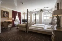 Meiser Altstadt Hotel Hotels near Cathedral of Saint George