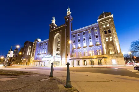 Linden Row Inn Отели рядом с достопримечательностью «Университет Вирджиния Коммонуэлт»