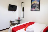 RedDoorz Near Setrasari Mall 4 Hotels in Sarijadi