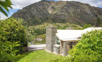 Riverview Retreat Holiday Home by MajorDomo