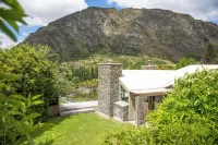 Riverview Retreat Holiday Home by MajorDomo