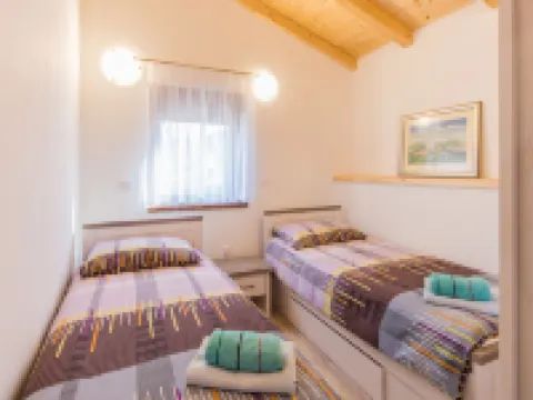 Attractive Holiday Home with Pool, Hot Tub, Patio, Courtyard Hotels in Peroj