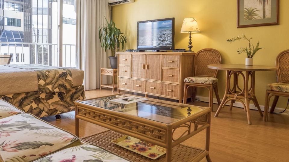 Tropical Studios at Marine Surf Waikiki Free Parking Swimming Pool Waikiki Beach 3Min