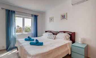 Villa Vale Verde 5 Bedroom Villa, 10 min walk to