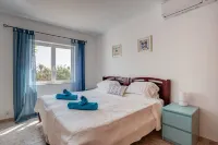 Villa Vale Verde 5 Bedroom Villa, 10 min walk to - 4-Star
