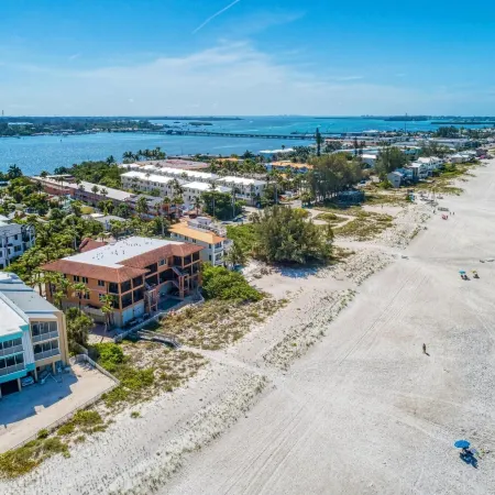 Bradenton Beach Club Bliss-3 Bedroom-2 Bathroom Condo-Elevator-2 Pools-Hottub-Private Beach Access