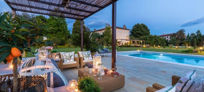 Villa Hugo in Lucca with 5 Bedrooms and 6 Bathrooms Hotels in Lucca