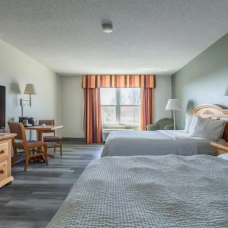 Lancaster Inn & Suites